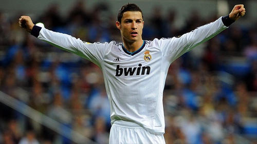 阿隆索：球员表现无可指责，我不关注未来，只关注下一场比赛（阿隆索：球员无可指摘，暂不谈未来，专注下一战）