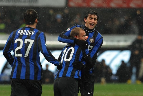 半场：拜仁2-2弗赖堡，卡尔、奥利塞分别传射，铃木唯人进球（半场战报：拜仁2-2弗赖堡，卡尔与奥利塞各传一射，铃木唯人破门）