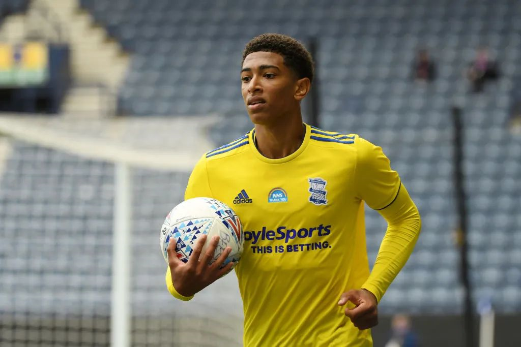 我又拥有新球衣啦！葡萄牙2026世界杯特别款球衣...（入手新战袍！葡萄牙2026世界杯特别版球衣）