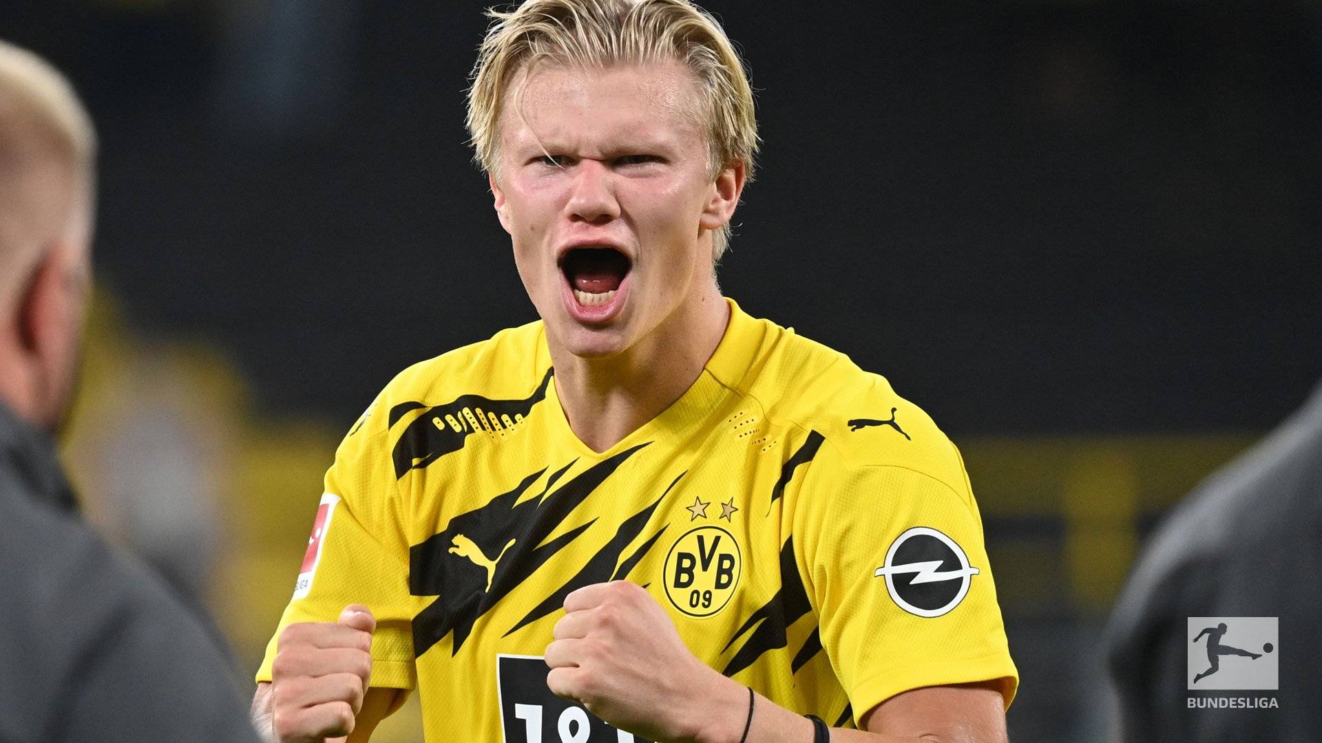 尤文全队和球迷一起出现在登机口，斯帕莱蒂和球迷们友好互动（尤文全队与球迷同现登机口，斯帕莱蒂现场亲切互动）