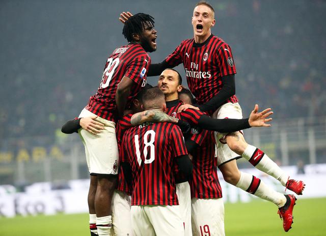 卡卢卢：斯帕莱蒂要求很高；我们可以随时切换三后卫或四后卫（卡卢卢：斯帕莱蒂标准很高，球队可随时在三后卫与四后卫间切换）