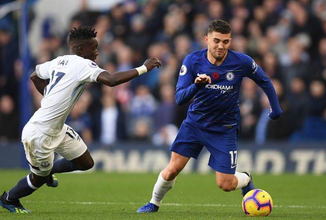 胡尔克完成职业生涯500球里程碑，球迷打出巨型TIFO致敬（胡尔克生涯500球达成，球迷巨幅TIFO致敬）