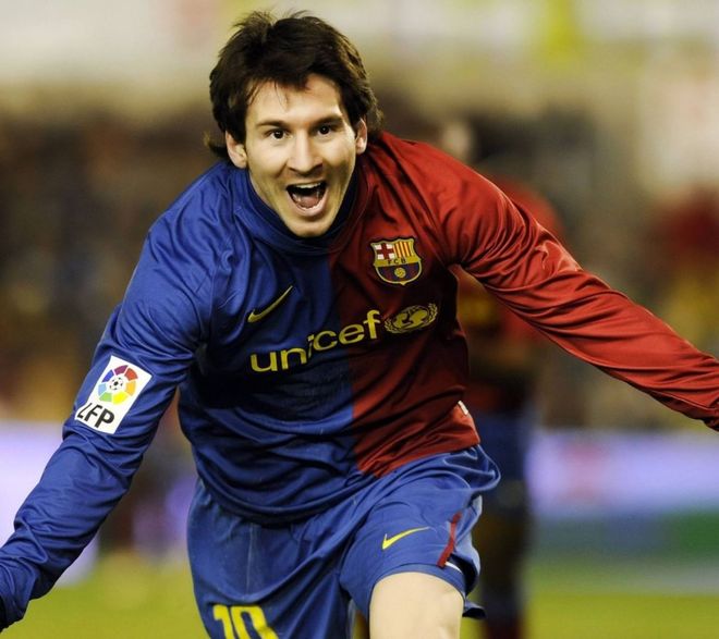 两战28扣15中+2拦6发：女排17岁1.82米重炮手太稳 再冲最佳主攻？（17岁1.82米女排重炮两战15次成功扣杀、2拦6发，状态稳健再冲最佳主攻？）